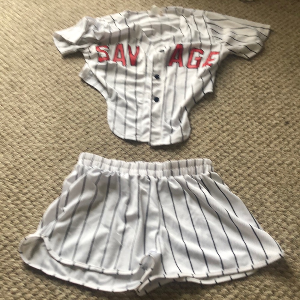 m shorts ( could fit sm ) sm top loose fit